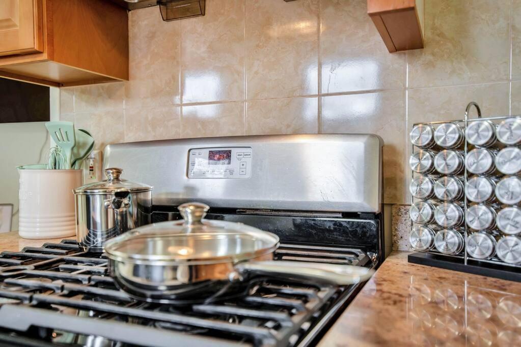 Golden Gem In Heart Of East Rock Quiet 3Br Near Dt And Yale Apartment New Haven Ngoại thất bức ảnh