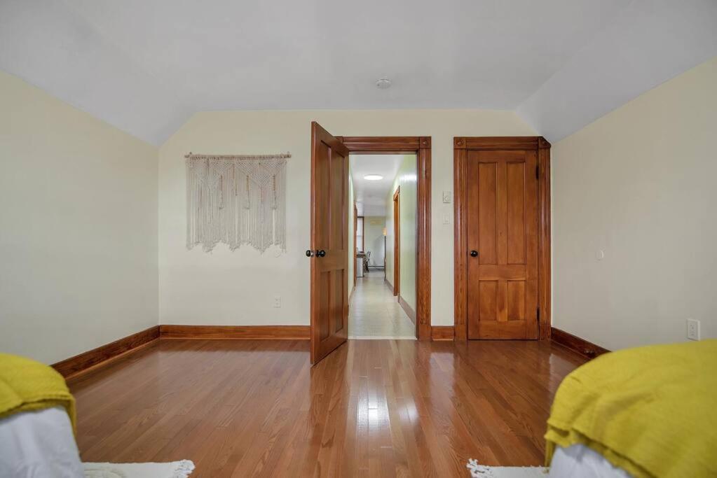Golden Gem In Heart Of East Rock Quiet 3Br Near Dt And Yale Apartment New Haven Ngoại thất bức ảnh