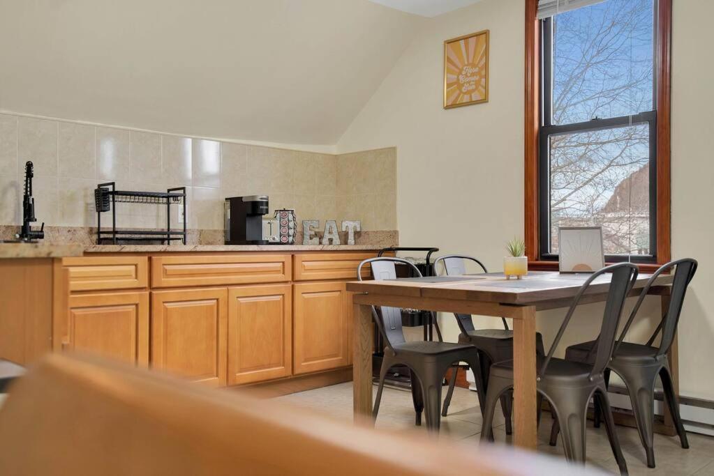 Golden Gem In Heart Of East Rock Quiet 3Br Near Dt And Yale Apartment New Haven Ngoại thất bức ảnh