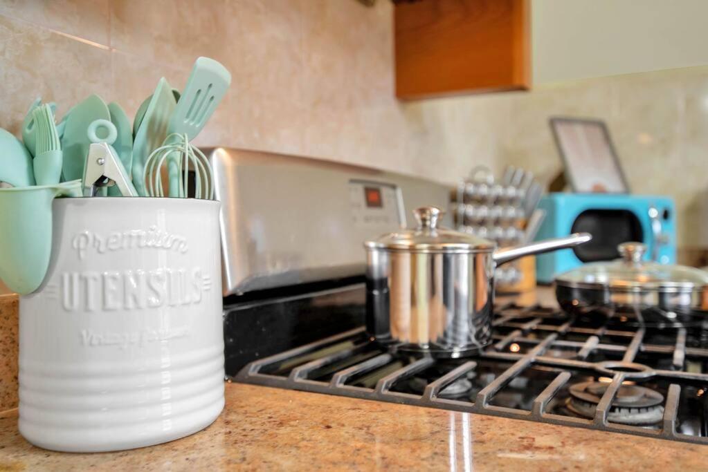 Golden Gem In Heart Of East Rock Quiet 3Br Near Dt And Yale Apartment New Haven Ngoại thất bức ảnh